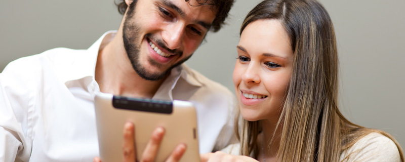 property-buying-couple-using-facebook - How to Find Home Buyers on Facebook